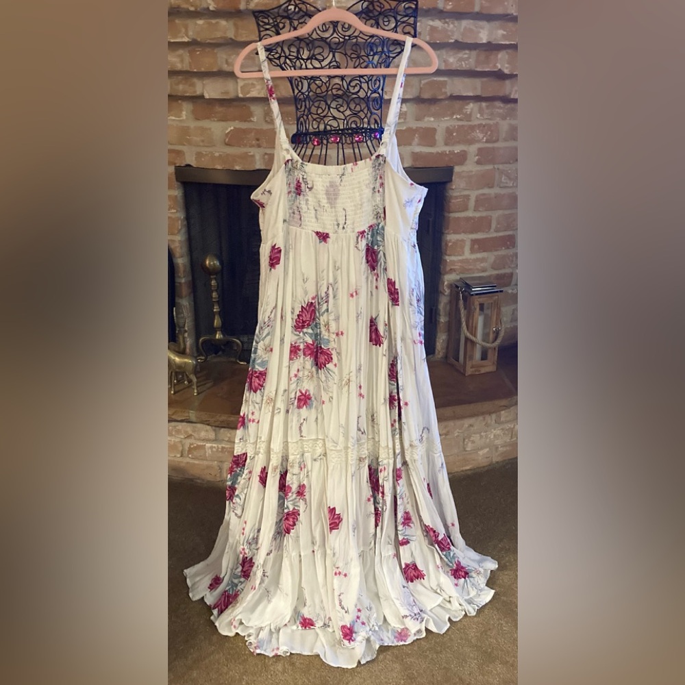Torrid Spaghetti Strap White And Pink Floral Maxi  Dress - Picture 6 of 13